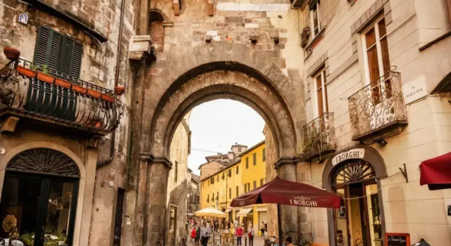Apartment in Lucca Near Historic City Walls, Забронировать Апартаменты/квартира Отели Лукки с парковкой, рядом с Кафедральный собор Лукки, Парковка