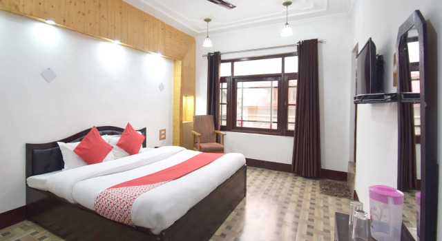 OYO 5395 Maple Inn Resort, Забронировать Курортный отель Сринагар Jammu & Kashmir Ski