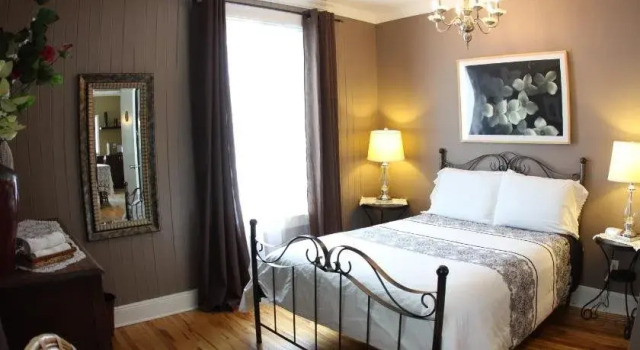 La Grange aux Hiboux Gîte et Restaurant B&B, Réserver Chambre d'hôtes La Baie Saguenay Region