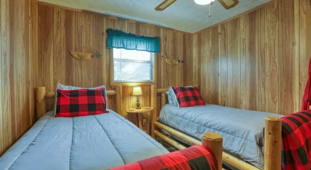 Wandering Creek - 2 Bedrooms, 1 Baths, Sleeps 6 Cabin by RedAwning