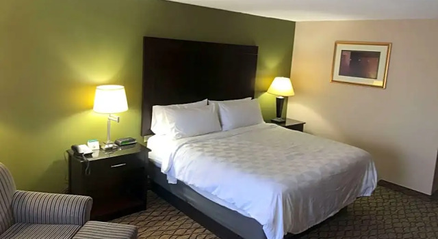 Номер Standard Garner Hotel Totowa by IHG