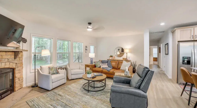 Lake Access, Pools & More: Family Home in Stanwood, Boek Vakantiehuis Canadian Lakes Verenigde Staten