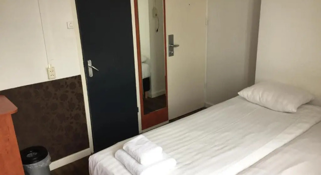 Трёхместный номер Standard Hotel Amsterdam Inn