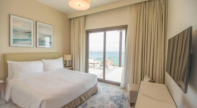 Luxurious 5 Bedroom Apartment - Full Ocean view