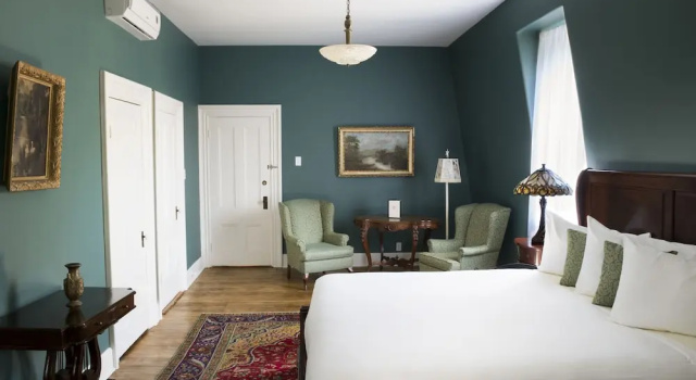 Номер Classic Queen Anne Inn