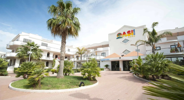 Nicolaus Club Oasi Vieste, Varaa Hotelli Hotellit Vieste uima-altaalla, Uima-allas