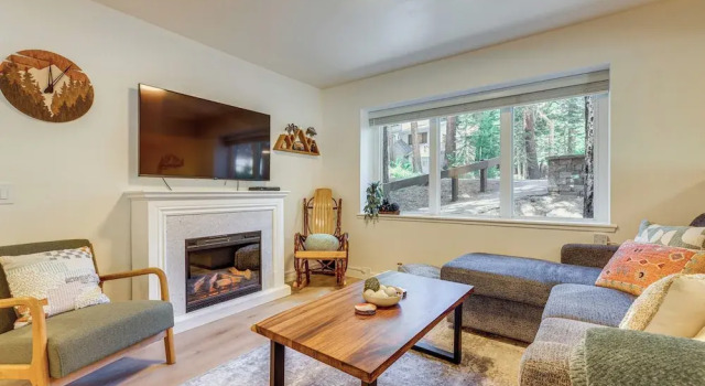 Апартаменты Walk to Mammoth Village: Chic Mountain Studio 101