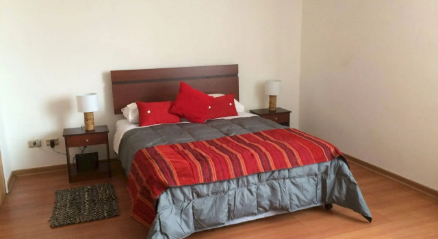 Open suites Bellas Artes, Забронировать Отель Сантьяго Столичный регион Сантьяго, рядом с Santa Lucia Station
