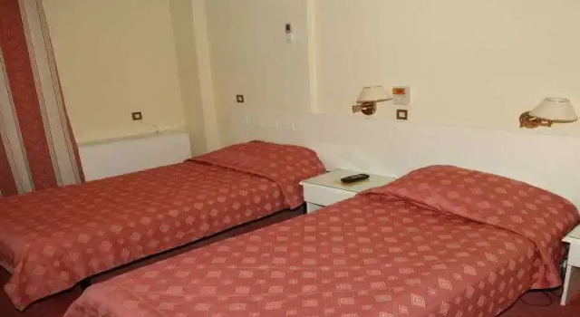 Трёхместный номер Standard с балконом Orpheus Hotel