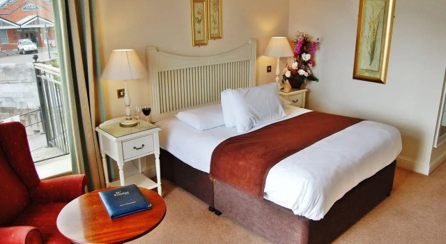 WatersEdge Hotel, Book Hotel Cobh 