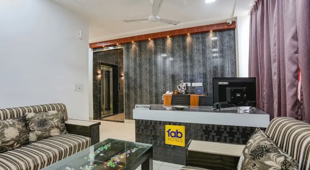 Fabexpress Shine Inn, Забронировать Отель Отели Нью-Дели с завтраком, Завтраки