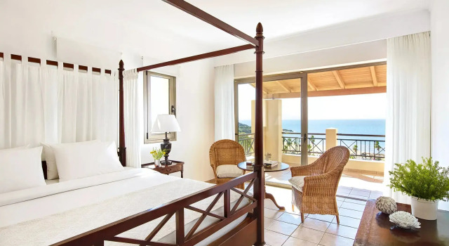 Номер VIP семейный с видом на море Grecotel LUXME Oasis
