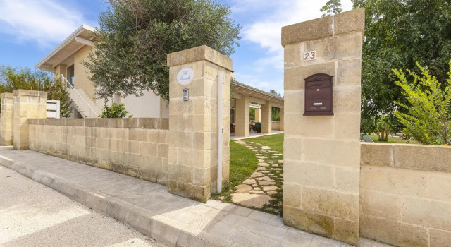 Flat in Villa Reginella with large garden and shared pool just a few minutes from the center of Lecc-Reginella Suite, Rezervovat Vila Lecce Salento
