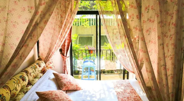Номер Comfort Canal Town Girls Home