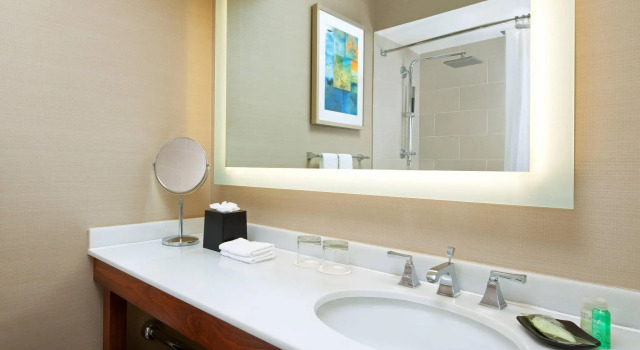 Четырёхместный номер Standard с видом на залив The Westin San Francisco Airport