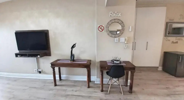 Апартаменты Whale Rock, Modern Beachfront Apartment
