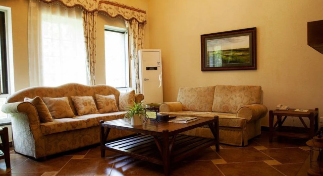 Leeds Holiday Hotel, Book Hotel Baoding Hebei