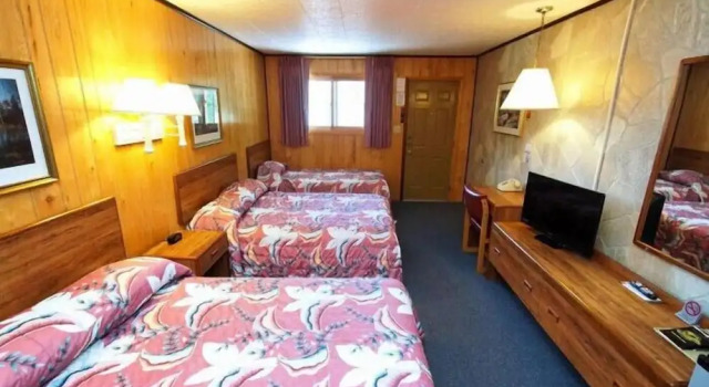 Четырёхместный семейный номер Standard Red Ranch Inn