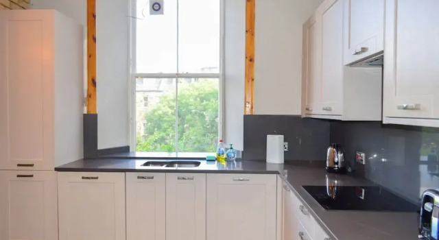 Spacious 3 Bedroom Flat in Marchmont, Забронировать Апартаменты/квартира Эдинбург Midlothian, рядом с Национальный музей Шотландии