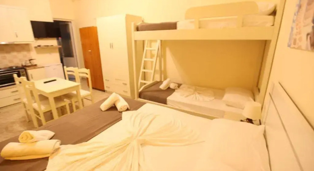 Четырёхместный номер Standard с балконом Prishtina Hotel Sarande