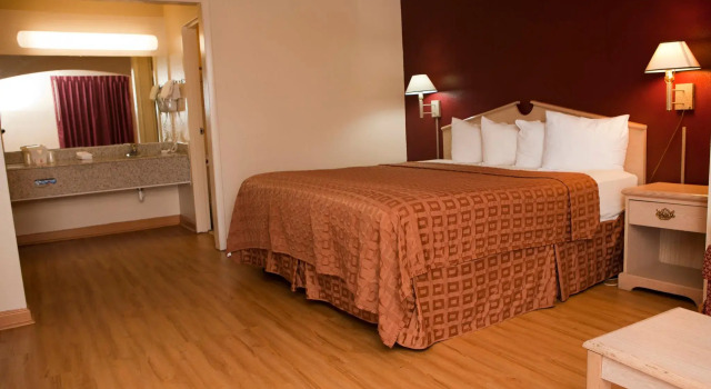 Двухместный люкс Red Roof Inn & Suites Jackson, TN