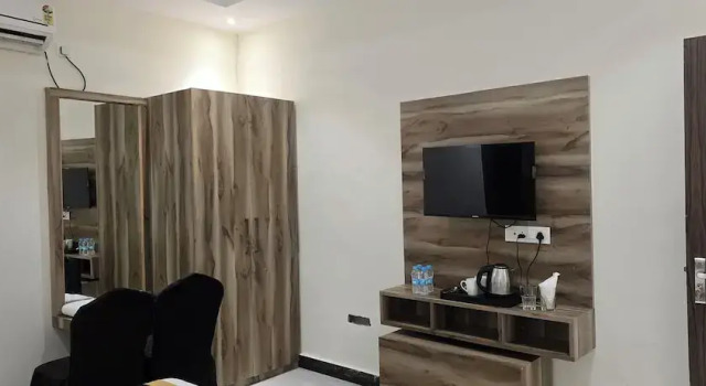 Luxe Vitassta, Забронировать Отель Отели Лакхнау 4 звезды, 4*