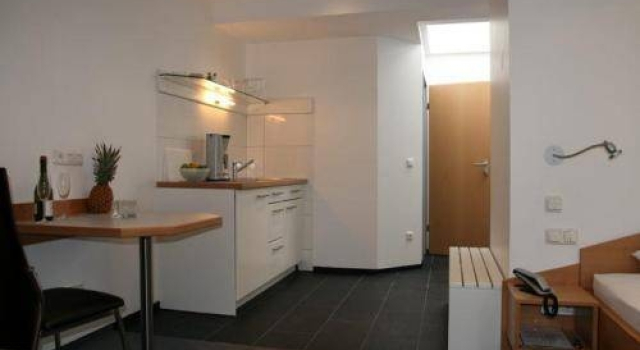 Apartment-Haus, Book Apartment Stammheim Cologne
