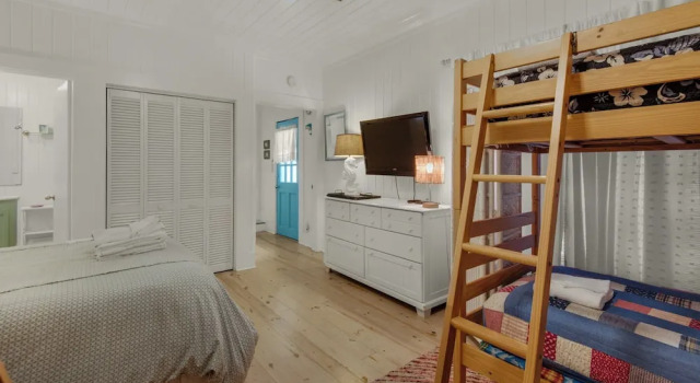2 Minutes to the Beach; Close to Seaside, Vintage Cottage in Old Seagrove