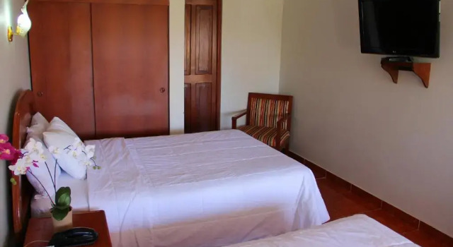 Deluxe Quadruple room with view Hotel Villa de Valverde