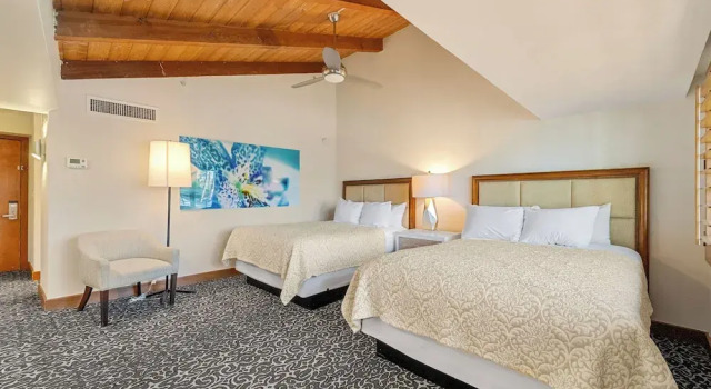 Четырёхместный номер Standard с видом на залив Humphreys Half Moon Inn