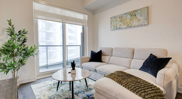 Stylish Downtown Suite With Patio City Views, Varaa Huoneisto Kitchener 