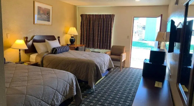 Четырёхместный номер Standard Economy Inn