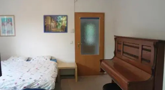 Conifer Cottage IdyllicPrague, Rezerwuj Dom wakacyjny Hotele w Černý Vŭl z parkingiem, Parking
