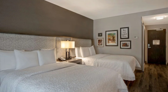 Четырёхместный номер Hampton Inn & Suites on the San Antonio Riverwalk