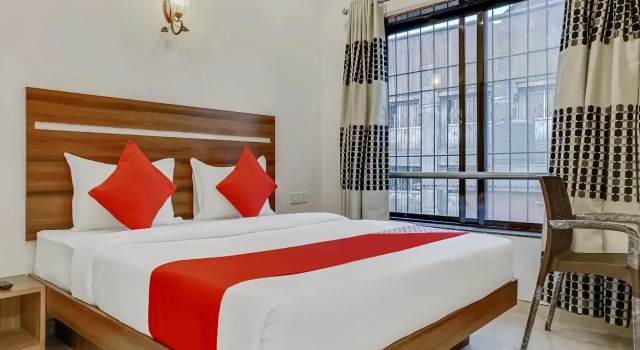 OYO Flagship 26583 Hotel Kohinoor Plaza, Забронировать Отель Отели штата Махараштры 3 звезды, 3*