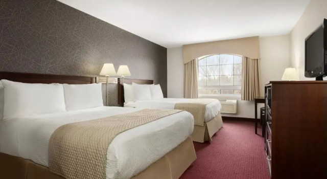 Четырёхместный номер Standard Days Inn & Suites by Wyndham Brandon