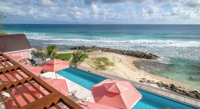 Четырёхместный номер Standard с видом на бассейн Hotel Indigo Bridgetown Barbados by IHG