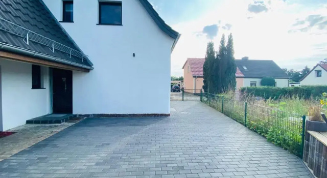 Коттедж Großzügiges Ferienhaus am Senftenberger See mit 2 Terrassen