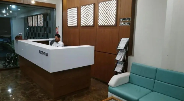 HOTEL SATKAR CHHATRAL, Buchen Sie Hotel Chhatral Indien