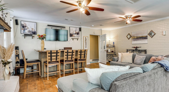 Spacious Charleston Home: Only 3 Mi to Folly Beach, 预订 度假屋 富丽海滩 Lowcountry