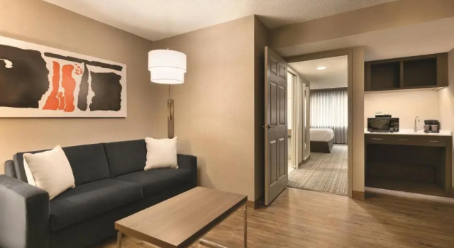Двухместный люкс с 2 комнатами Embassy Suites by Hilton Richmond