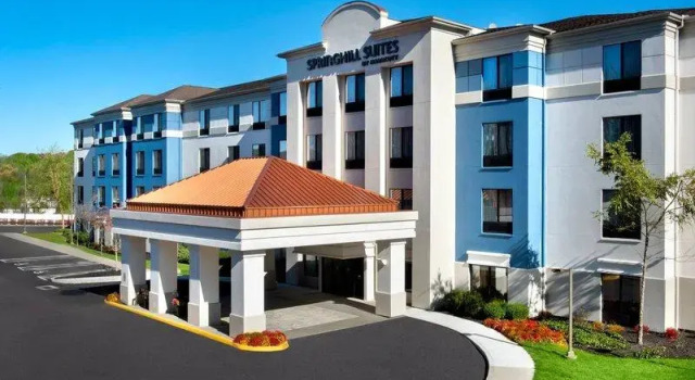 Четырёхместный люкс SpringHill Suites Danbury