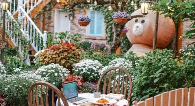 GUANXIN · Half a Mile | Monet Garden Inn Monet Garden