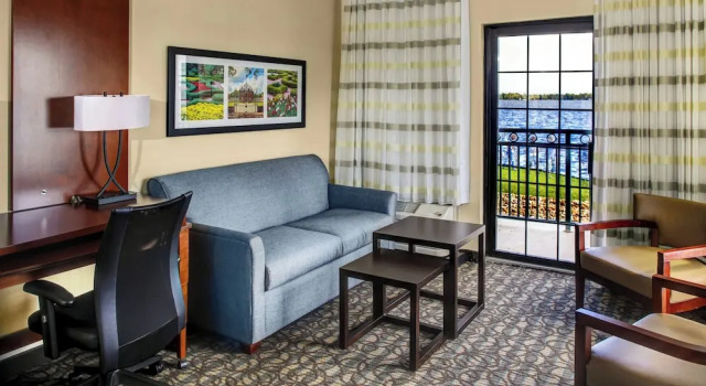 Номер Standard с балконом Courtyard by Marriott Riverfront New Bern