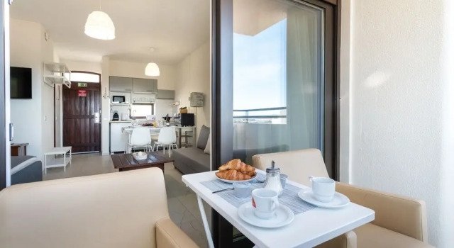 Апартаменты Comfort Jardim Cozy Apartment with 2 swimming pools near the Old Town