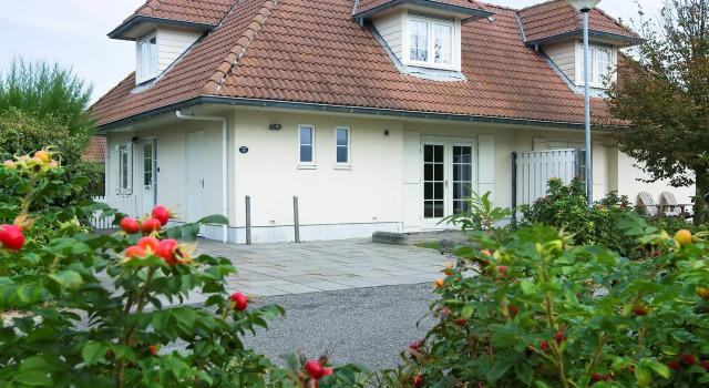 Spacious, semi-detached villa, sea at 1 km. in cosy Domburg, Book Hotel Domburg 