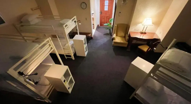Кровать в общем номере (женский номер) Bposhtels Tampa