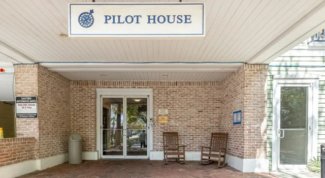 Pilot House 518 1 Bedroom Condo by RedAwning, Rezerwuj Hotel Hotele w Emerald Coast z parkingiem, Parking