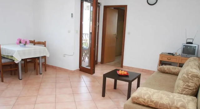 Apartments Sanader A1 1 Br Apts