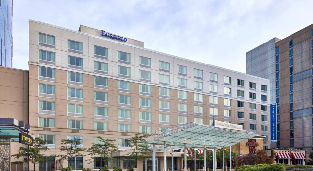 JW Marriott Indianapolis, Забронировать Отель Отели Индианаполиса с бассейном, рядом с Музей американских индейцев и западного искусства Эйтелджорг, Бассейн